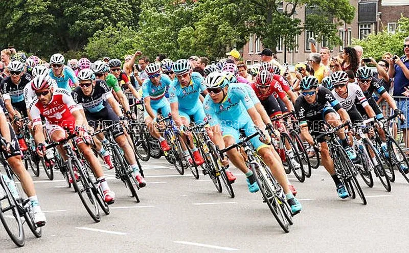 k1体育-十年品牌同程“2021年最新足球运动套装礼盒价格汇总，购买攻略及推荐！”